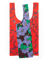 BAGGU Amazon Florals tote in front view, ideal for daily errands and shopping.