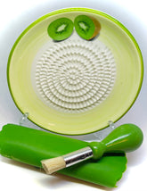 BonCera Kiwi design 5.25-inch ceramic plate for easy garlic grating and shredding