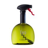 Evo Oil Sprayer Original demonstrates the fan spray pattern for even oil distribution