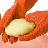 JOBEDE rose red gloves with integrated peeler for effortless vegetable peeling.