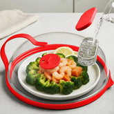 Nutikas microwave splatter cover with steam plate keeps meals moist during reheats