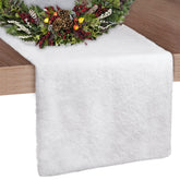 Ouddy Mode Christmas table runner, winter snow white top view adds festive dining ambiance.