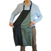 Ravill waterproof apron showing two pockets ready for kitchen tasks