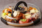 Renmxj round charcuterie board with clear lid demonstrates secure sealing for on-the-go entertaining