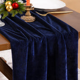Socomi velvet table runner in navy blue for elegant dinners