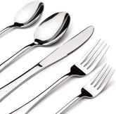 Stilloye 12 dinner knives close-up with mirror finish for everyday meals.