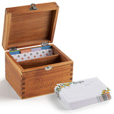 Tidita acacia box cover with natural grain for a stylish kitchen look.