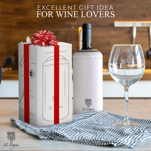 12 Degrés pourer creates smooth, controlled wine flow for a refined tasting.