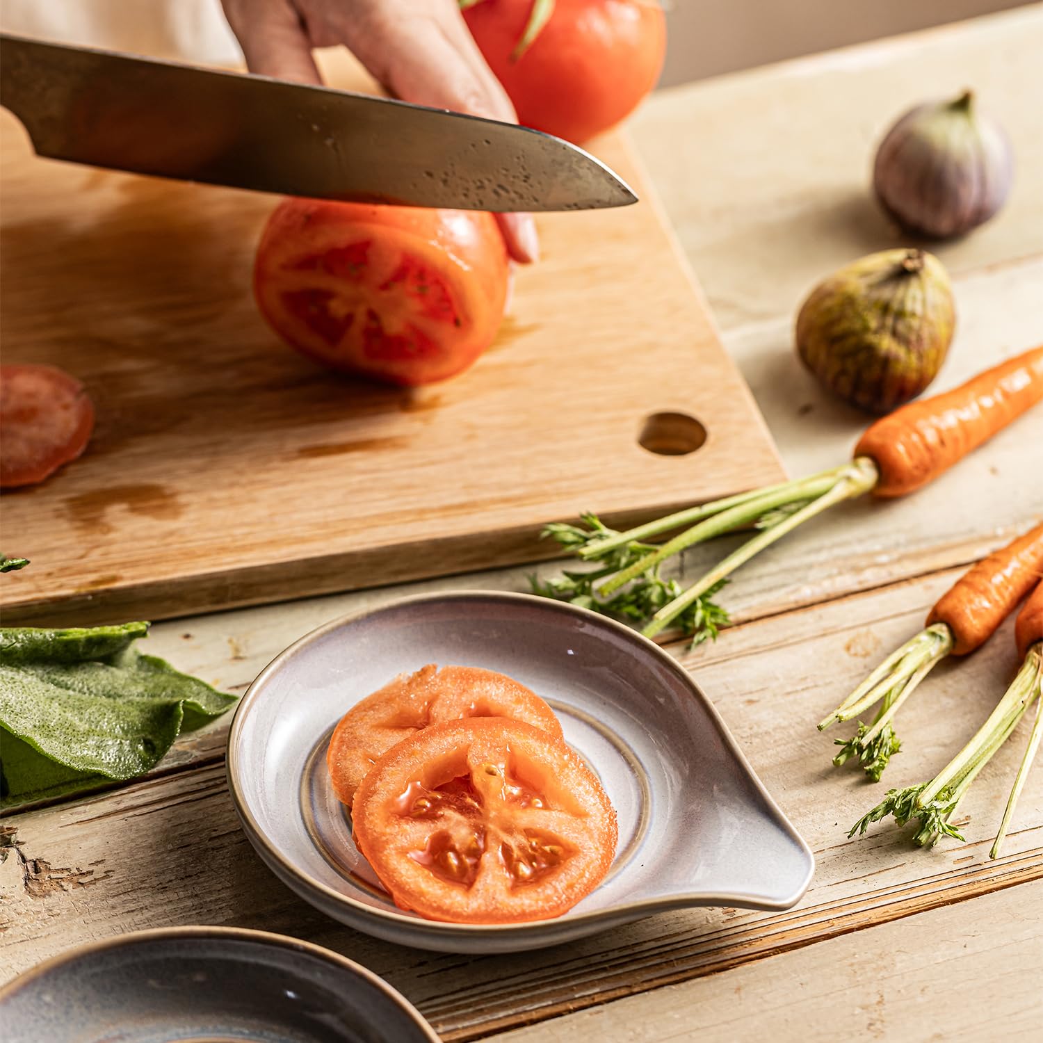 Cormomu spoon rest protects utensils and reduces countertop mess after cooking.