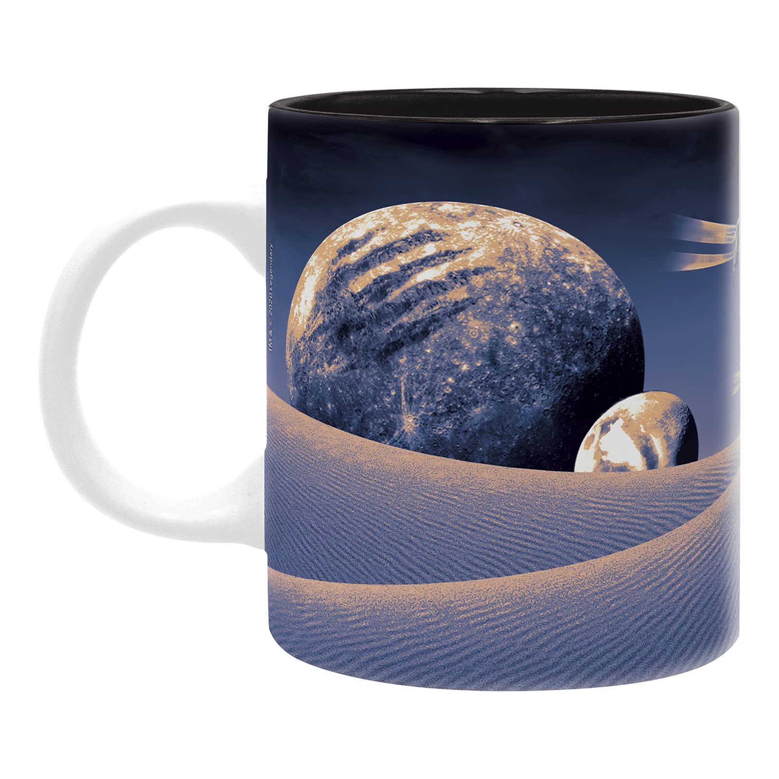ABYSTYLE Dune mug artwork close-up, vivid characters enhance tea time ambiance.