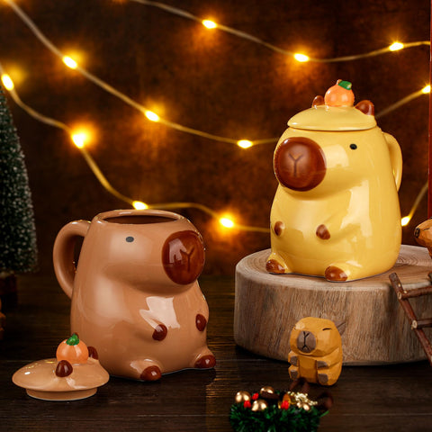 Acellegic Capybara mug set in camel with lid for spill-free mornings