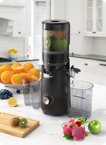 ACoqoos juicer includes two cups for immediate servings.