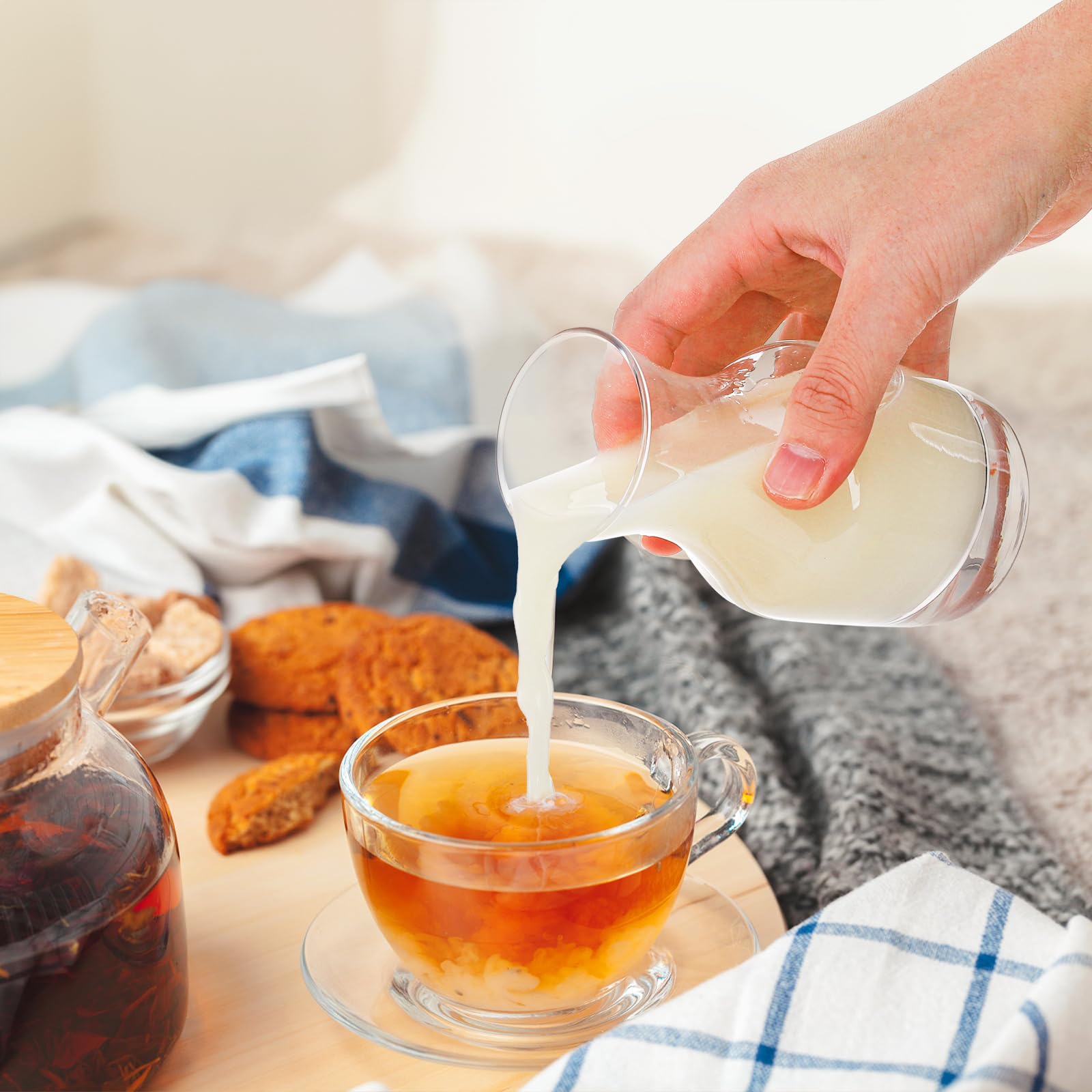 Acshio champagne breakfast carafe offers stylish beverage presentation with fizz-friendly design