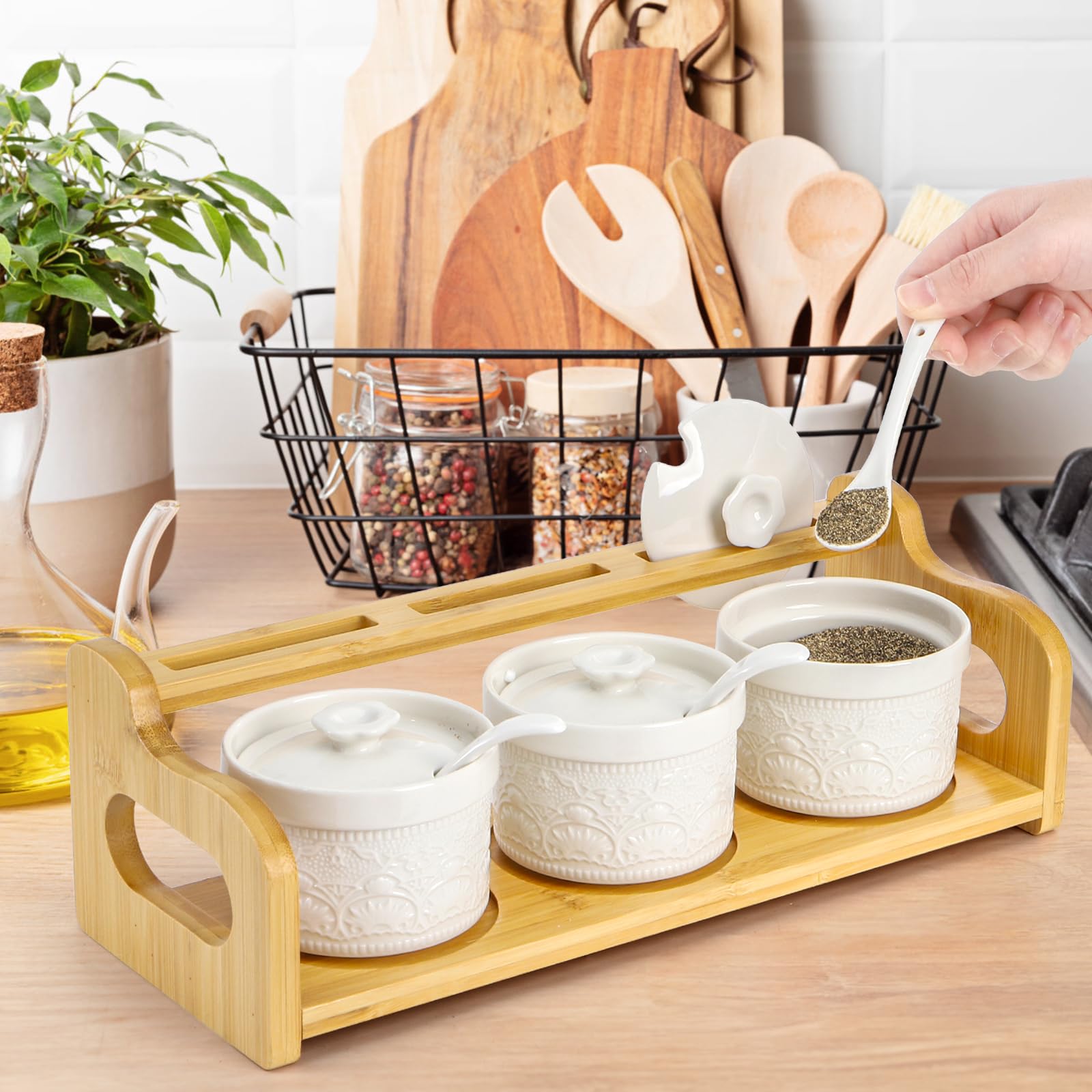 Acshio dust-proof lids keep contents fresh during prep
