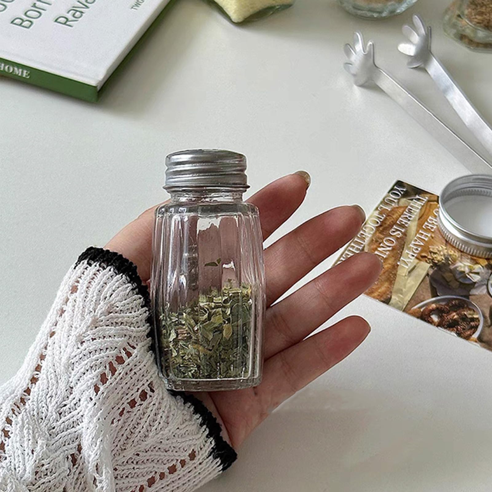 Aellabus glass shakers made of non-toxic material for safe cooking.