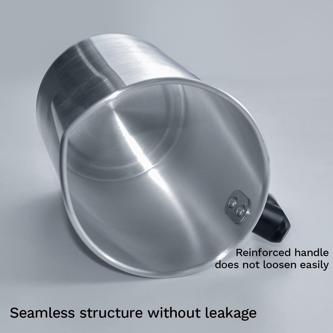 AGLARY candle pot non-drip spout enables controlled pouring.