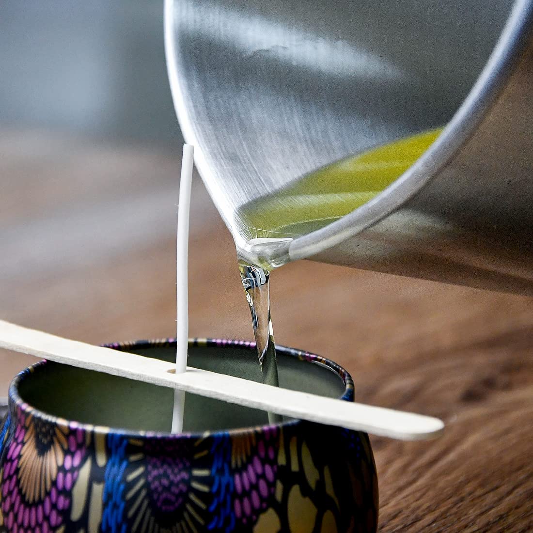 AGLARY candle pot with heat-resistant handle keeps hands safe during use.