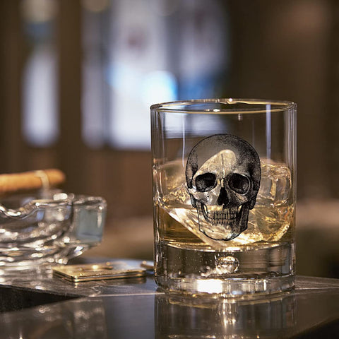 AGMDESIGN Skeleton Skull Whiskey Glass packaging-ready display enhances gifting appeal.