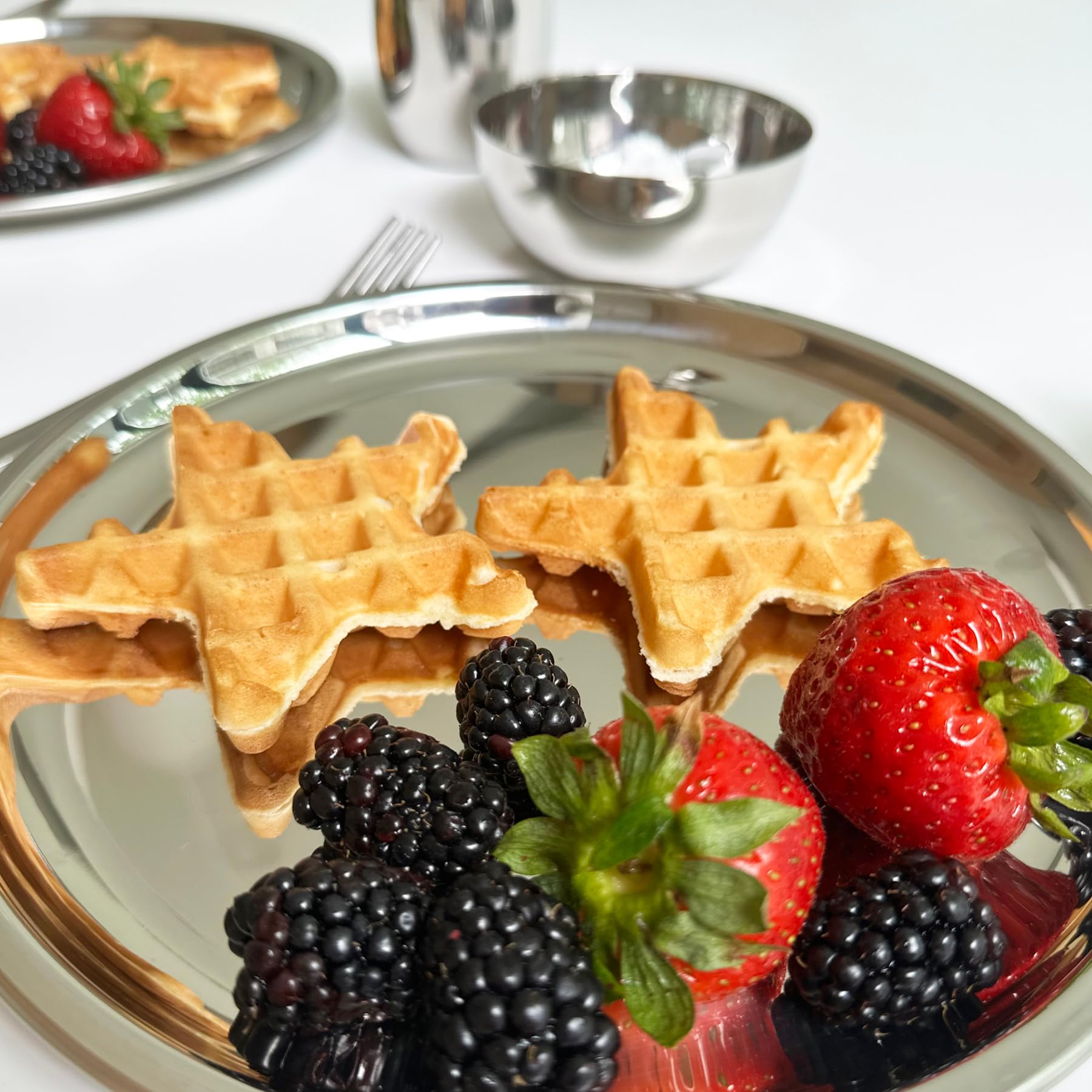 Ahimsa smooth-edge design offers comfortable, safe eating for little ones.