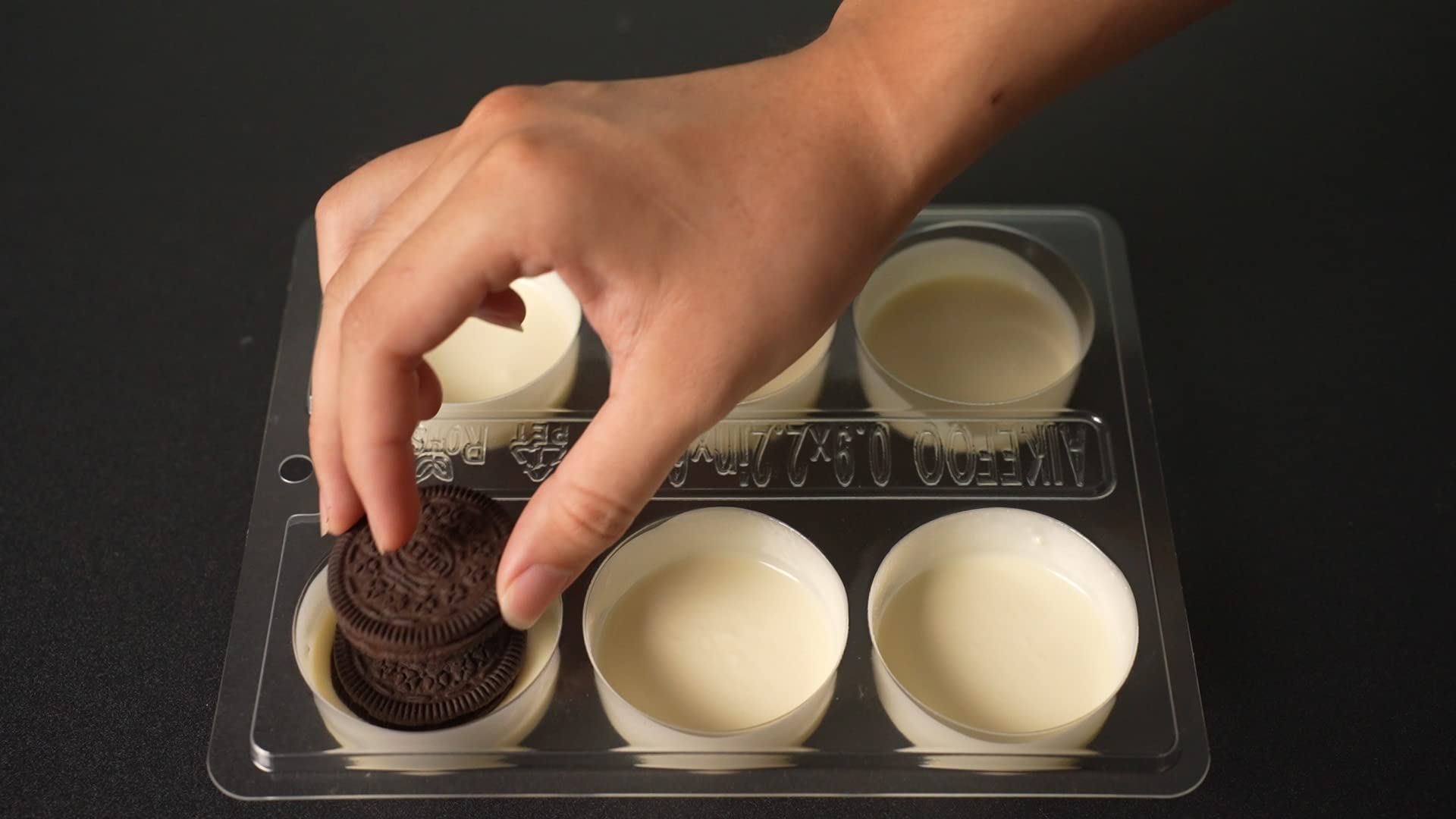 AIKEFOO mold used as a mini cake mold for individual desserts