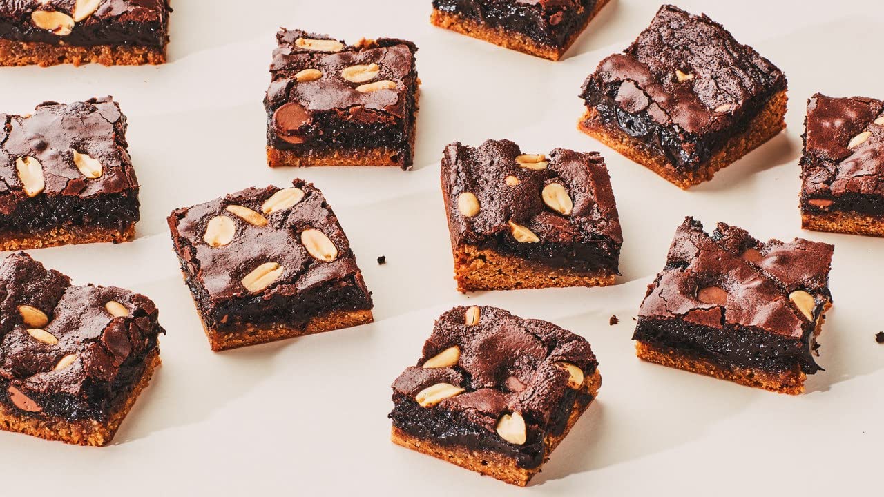 Ailelan brownie pan enables quick dessert prep and sharing.