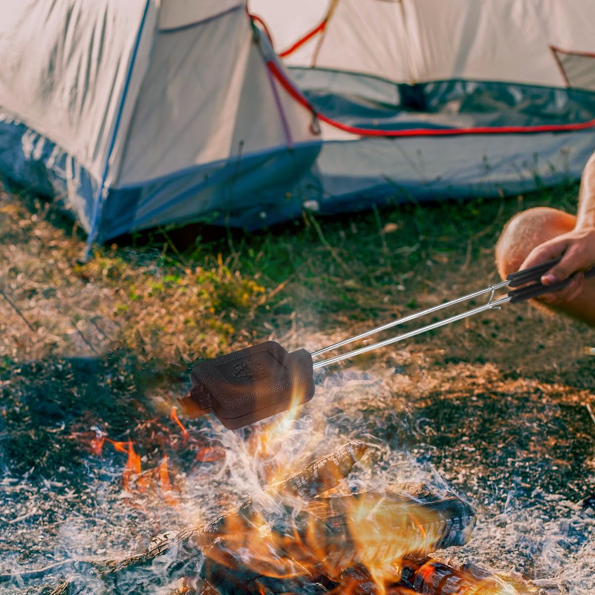 AILITOR non-stick surface eases cleanup after campfire meals.