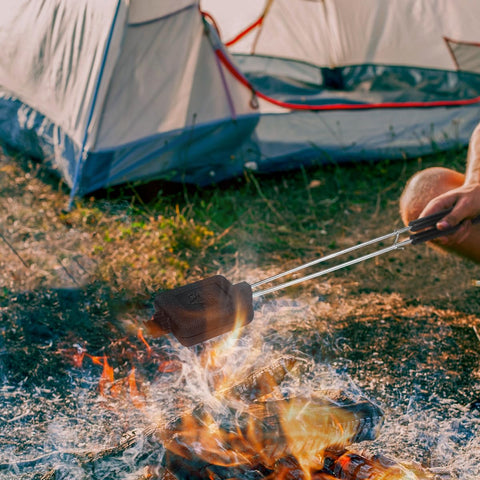 AILITOR non-stick surface eases cleanup after campfire meals.