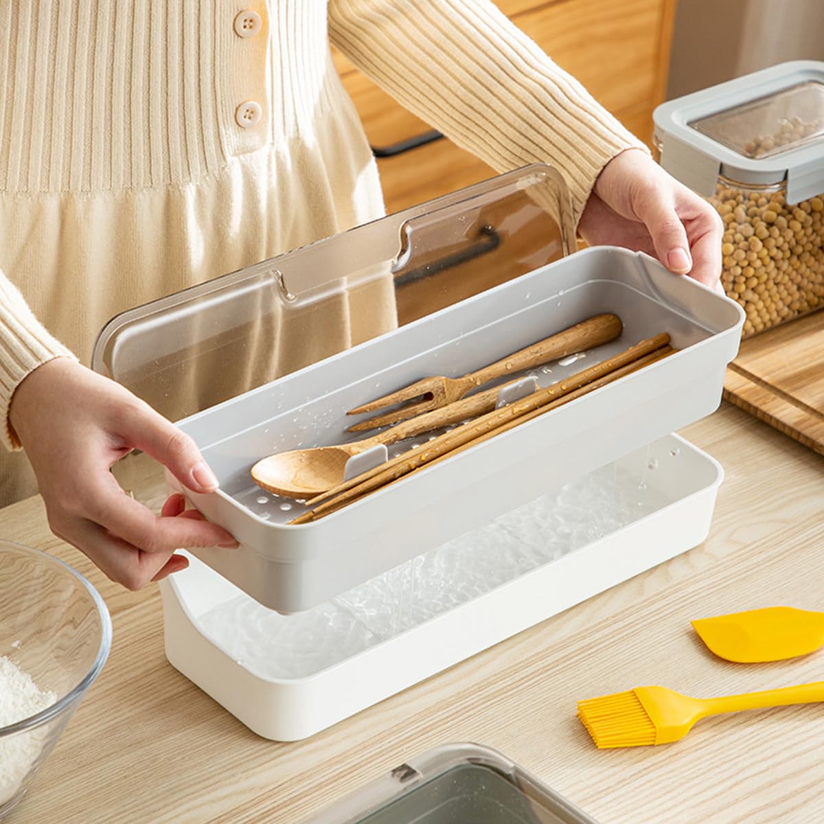AIYoo plastic material closeup shows sturdy, durable construction