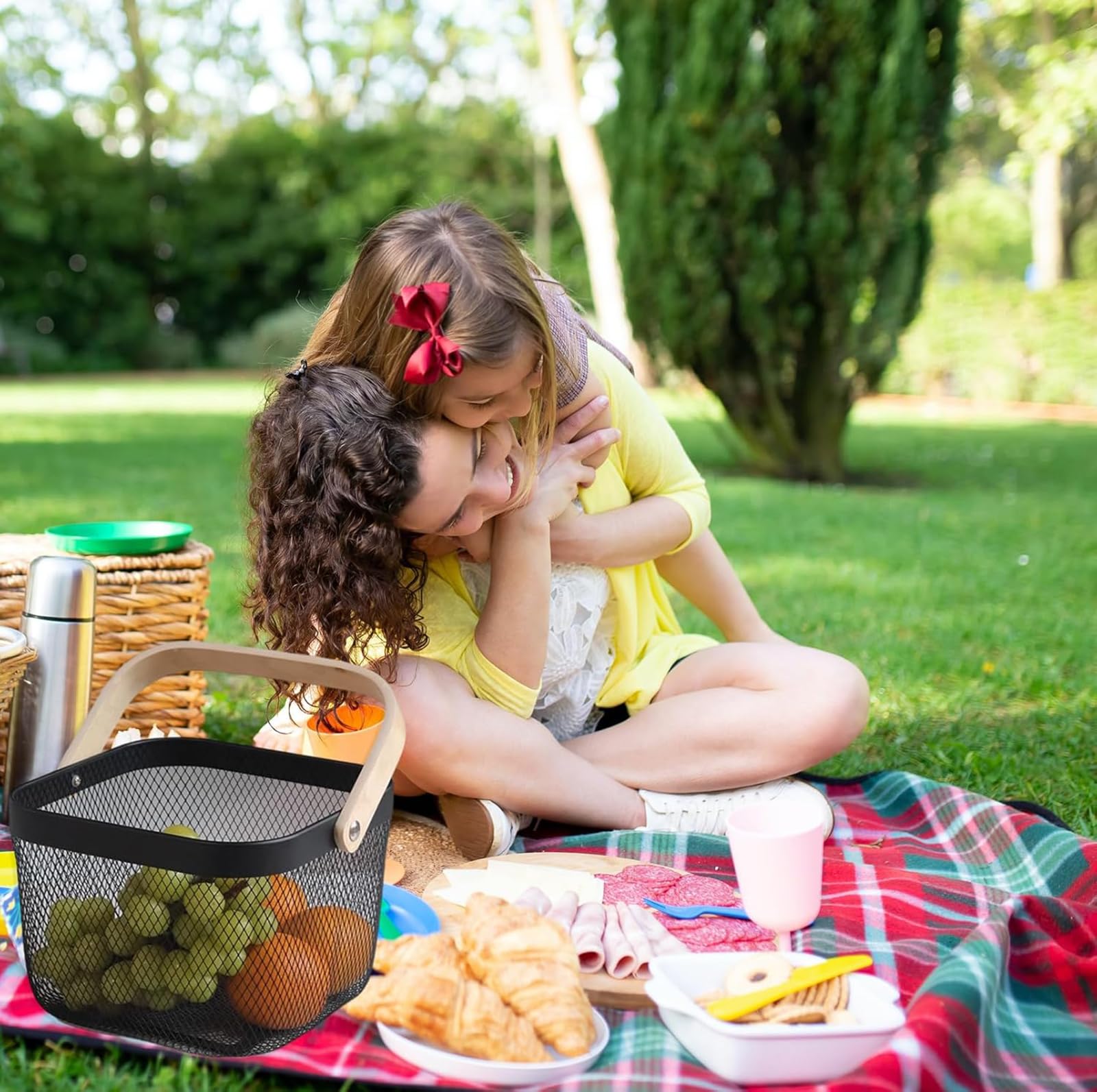 AJIODA black metal mesh basket blends modern style with sturdy storage.