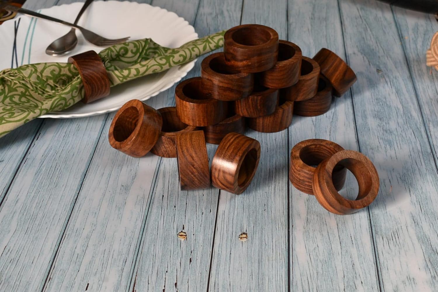 Ajuny napkin ring gift-idea offers an elegant and practical hostess present.