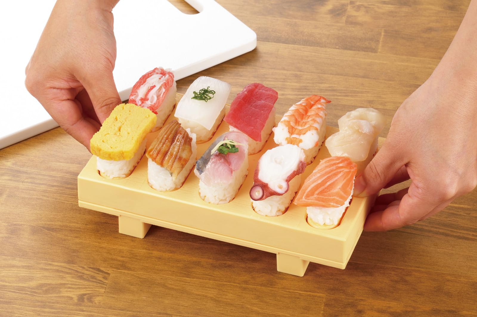 Boxed packaging of CH-2011 sushi mold ideal for gifting or parties.