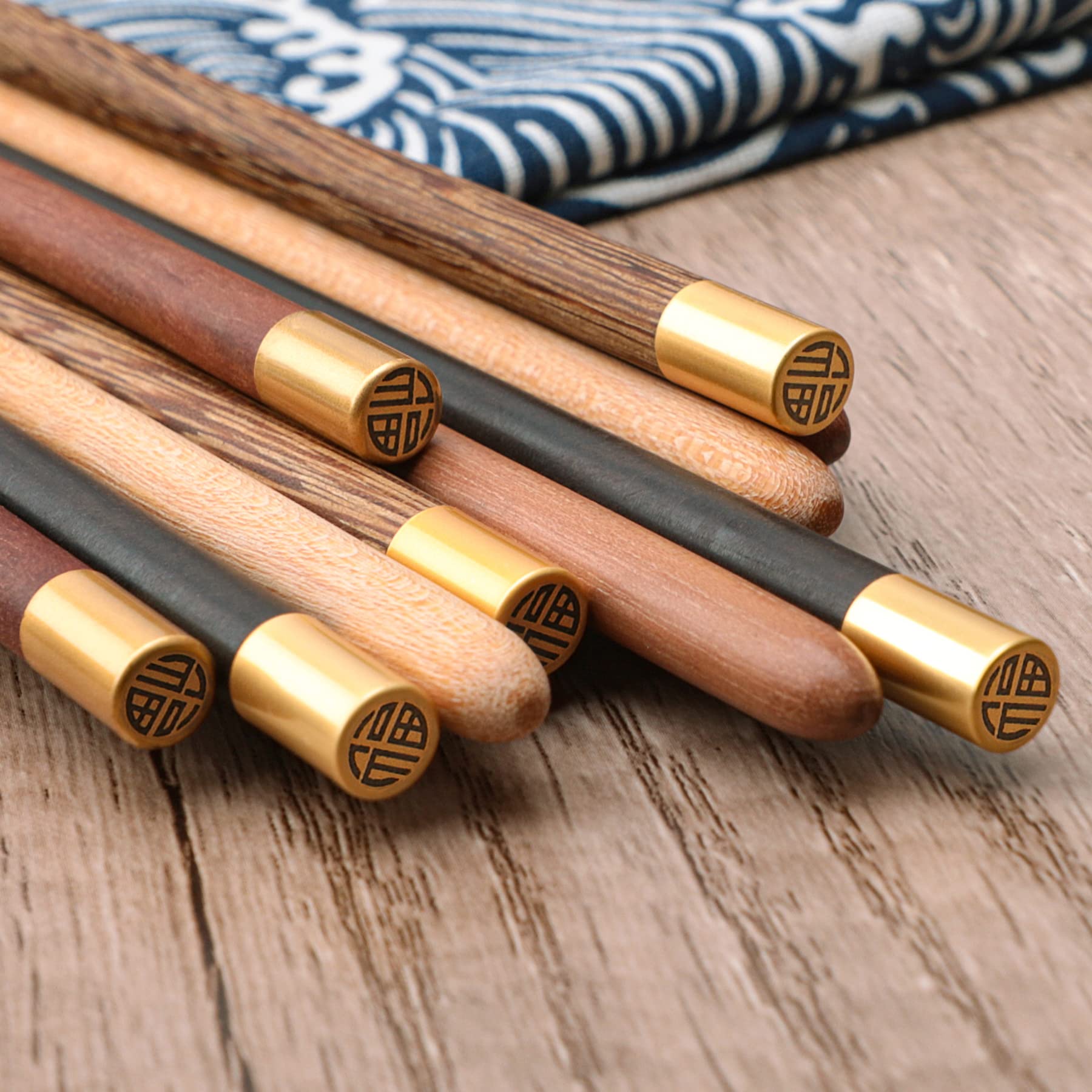 AKONEGE five-pair set with different styles for family sharing.