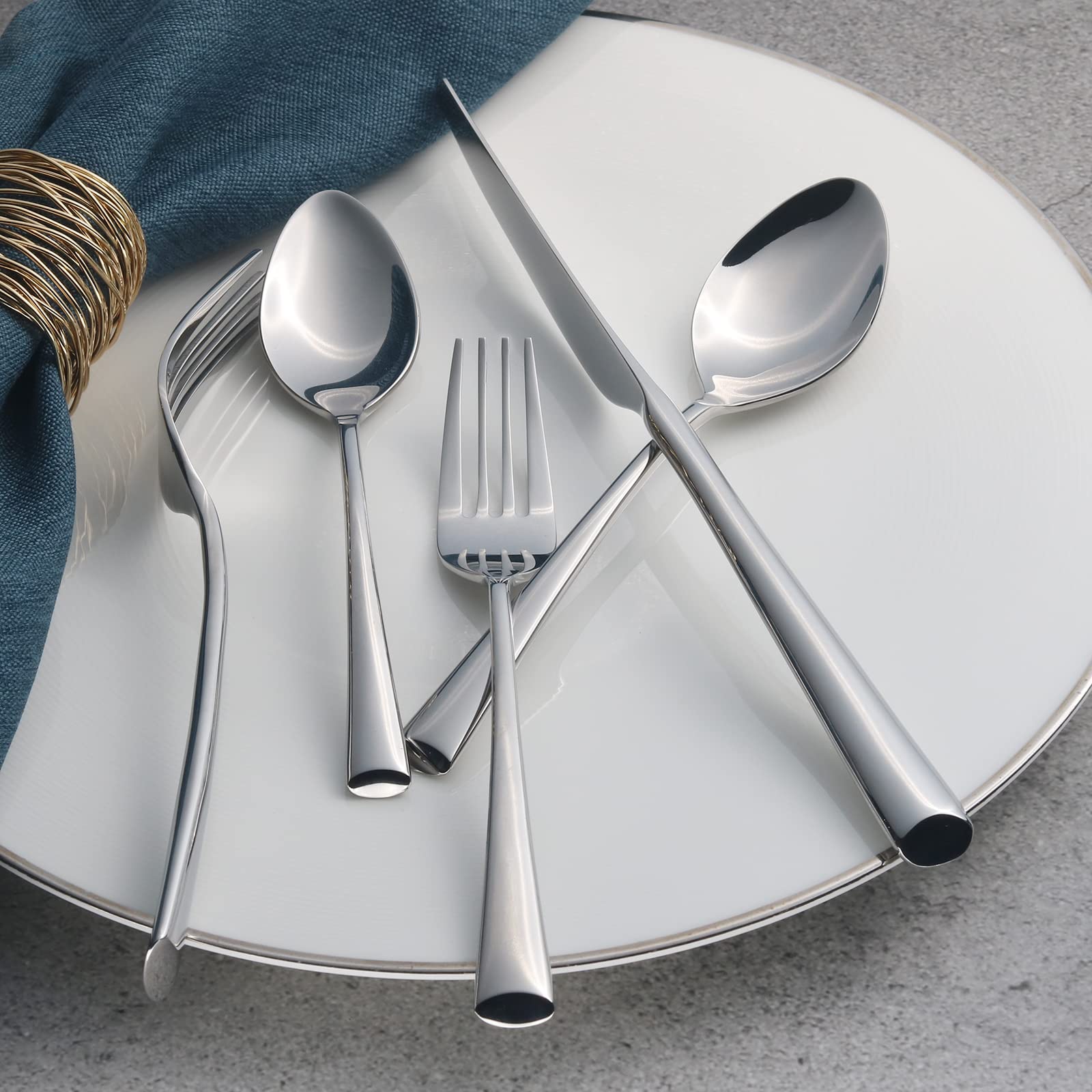 Alata Bailey dinner fork with sturdy tines for reliable portions.