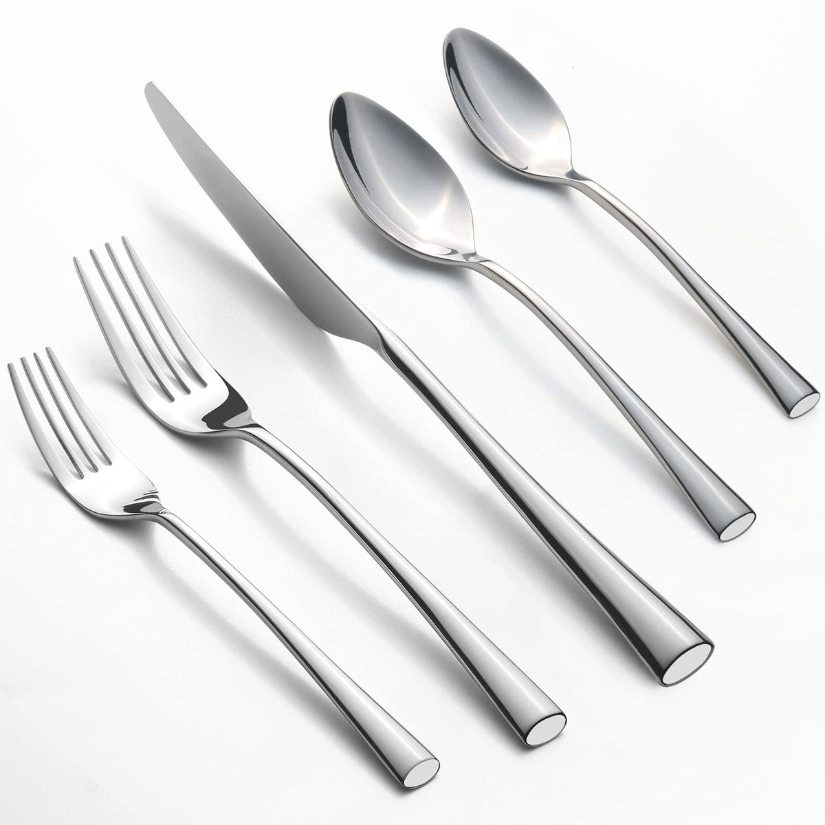 Alata Bailey dinner knife with polished finish for everyday meals.