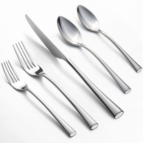 Alata Bailey dinner knife with polished finish for everyday meals.