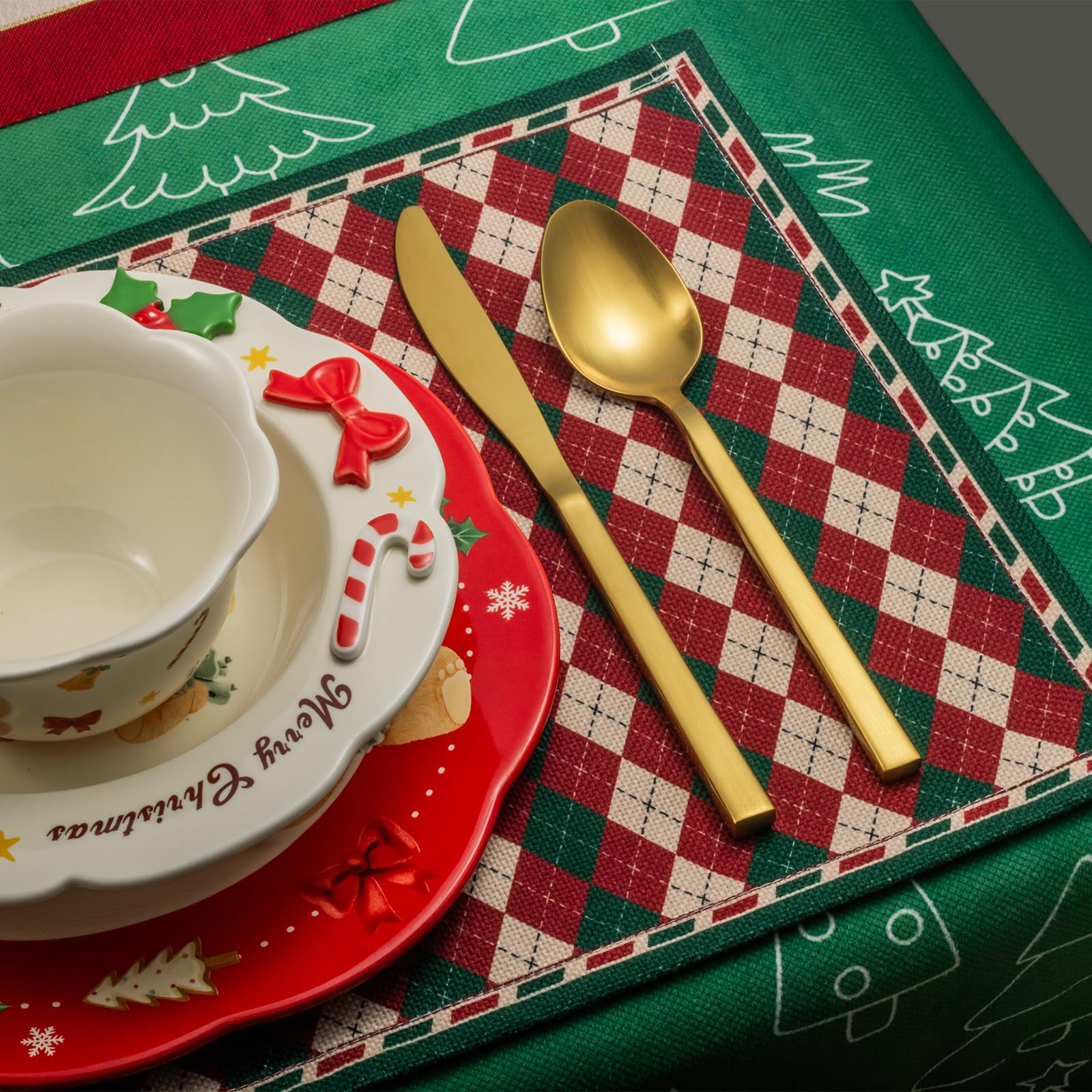 Alata Cube Gold 20-Piece Flatware with matte gold finish, elegant shine for special dinners.