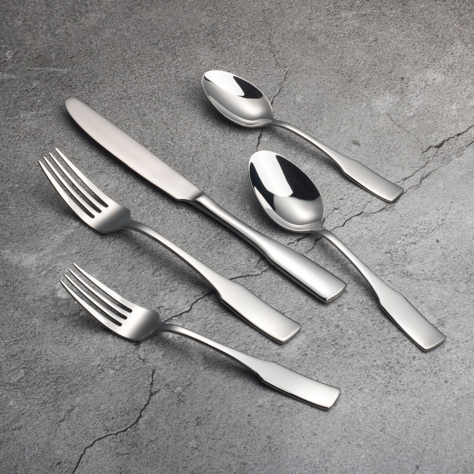 Alata Kate dinner fork features colonial design and balanced grip.