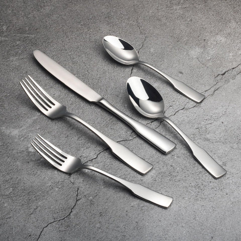 Alata Kate dinner fork features colonial design and balanced grip.