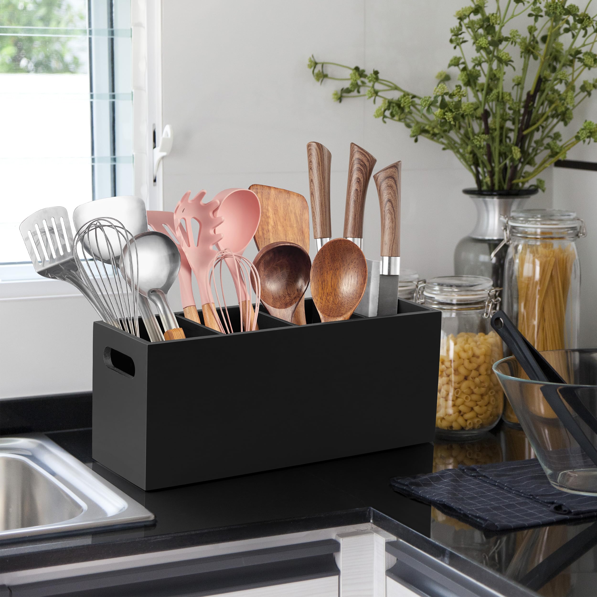 ALELION removable-divider enables flexible storage for various utensils