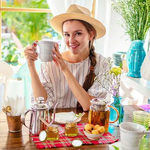 Aliggbent dishwasher-safe jars simplify cleanup after events.