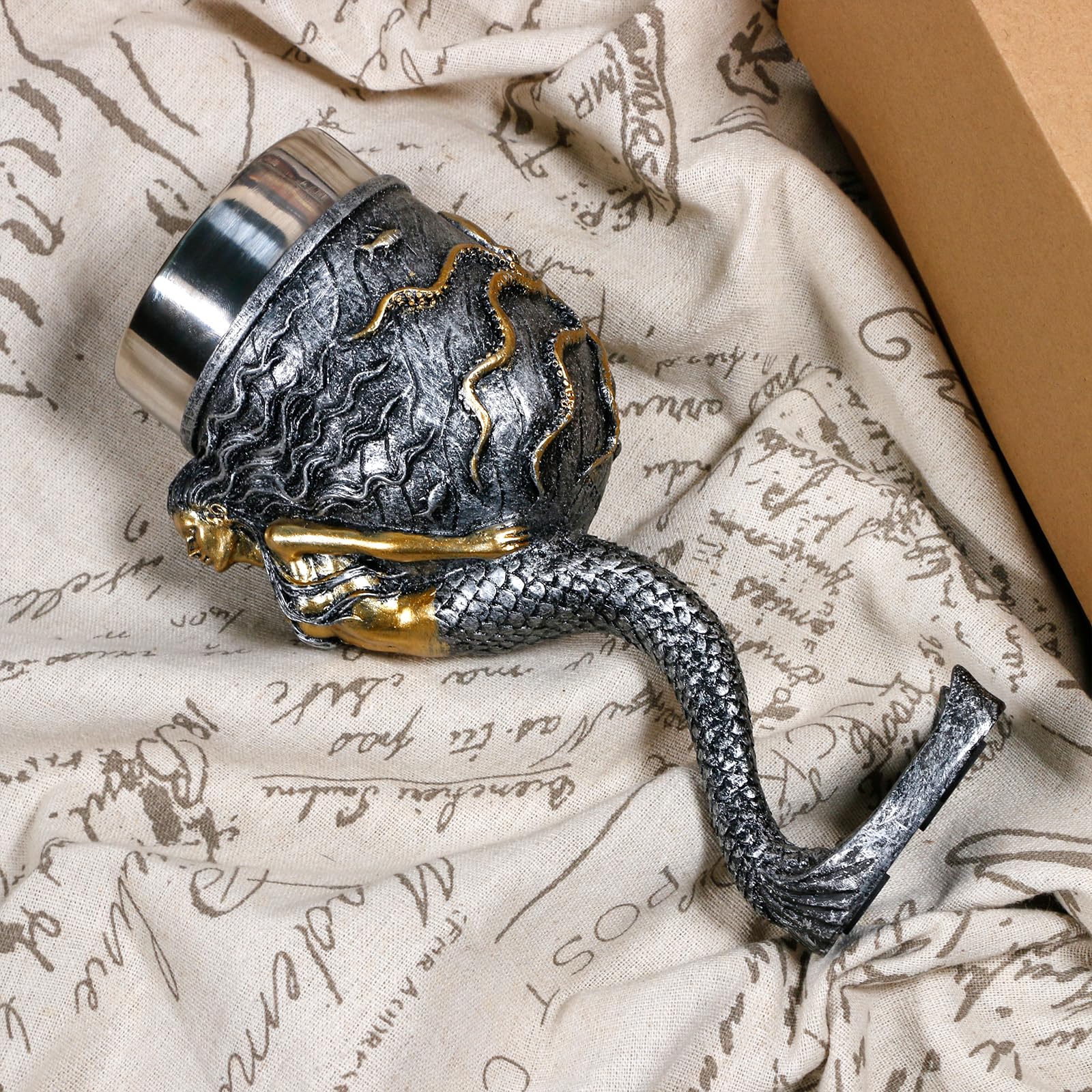 alikiki sparkling fishtail handle design adds elegance and a secure grip