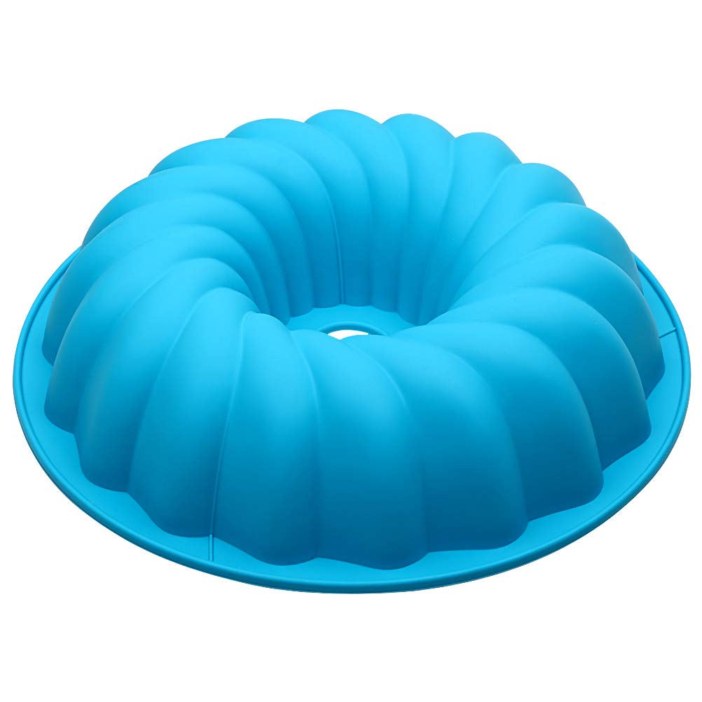 Alimat PluS 6-cup round fluted silicone pan for quick, even-baked desserts.