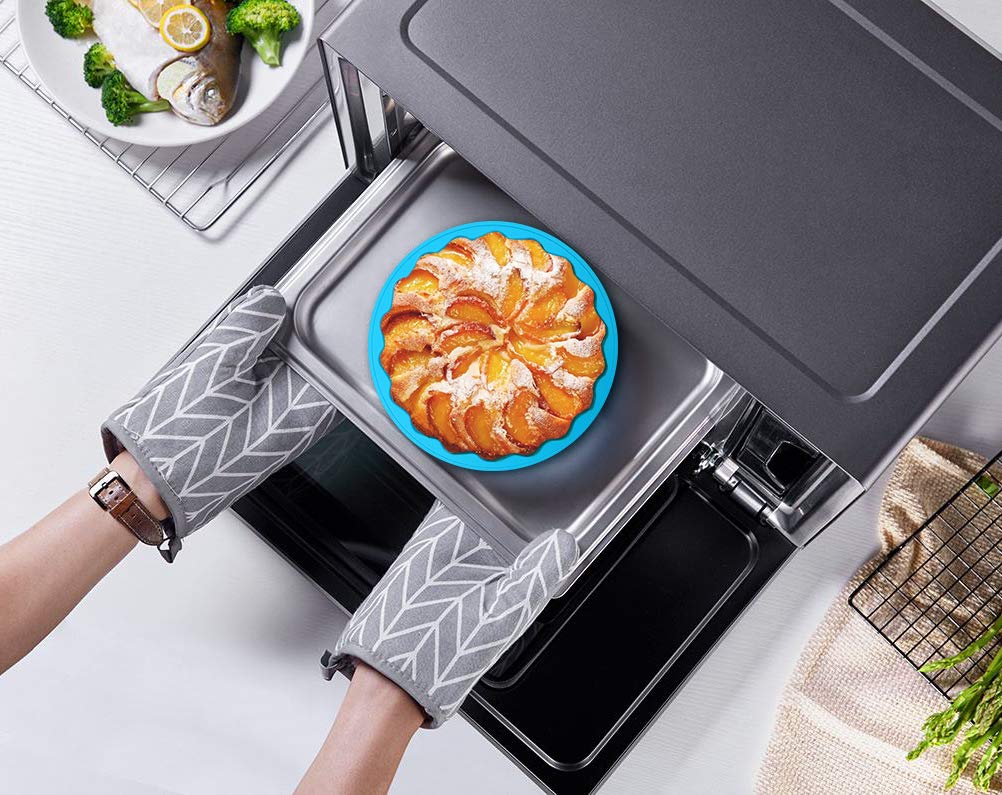 Alimat PluS silicone cake pan height is 2.3 inches for tall desserts.