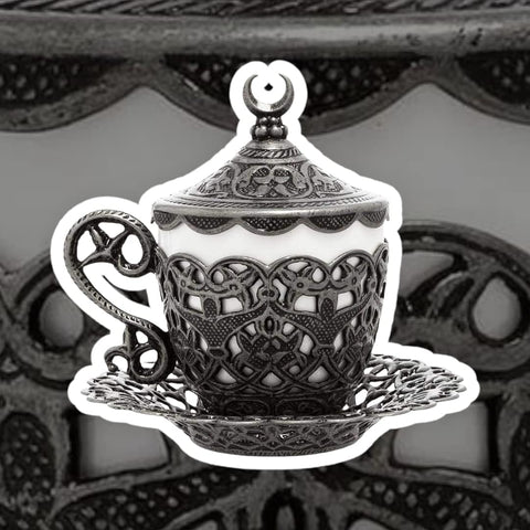 Alisveristime traditional crescent design on a Turkish cup.