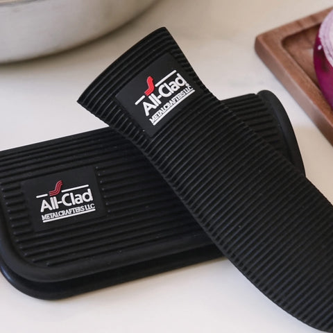 All-Clad non-slip grips provide ergonomic control while handling hot pots.