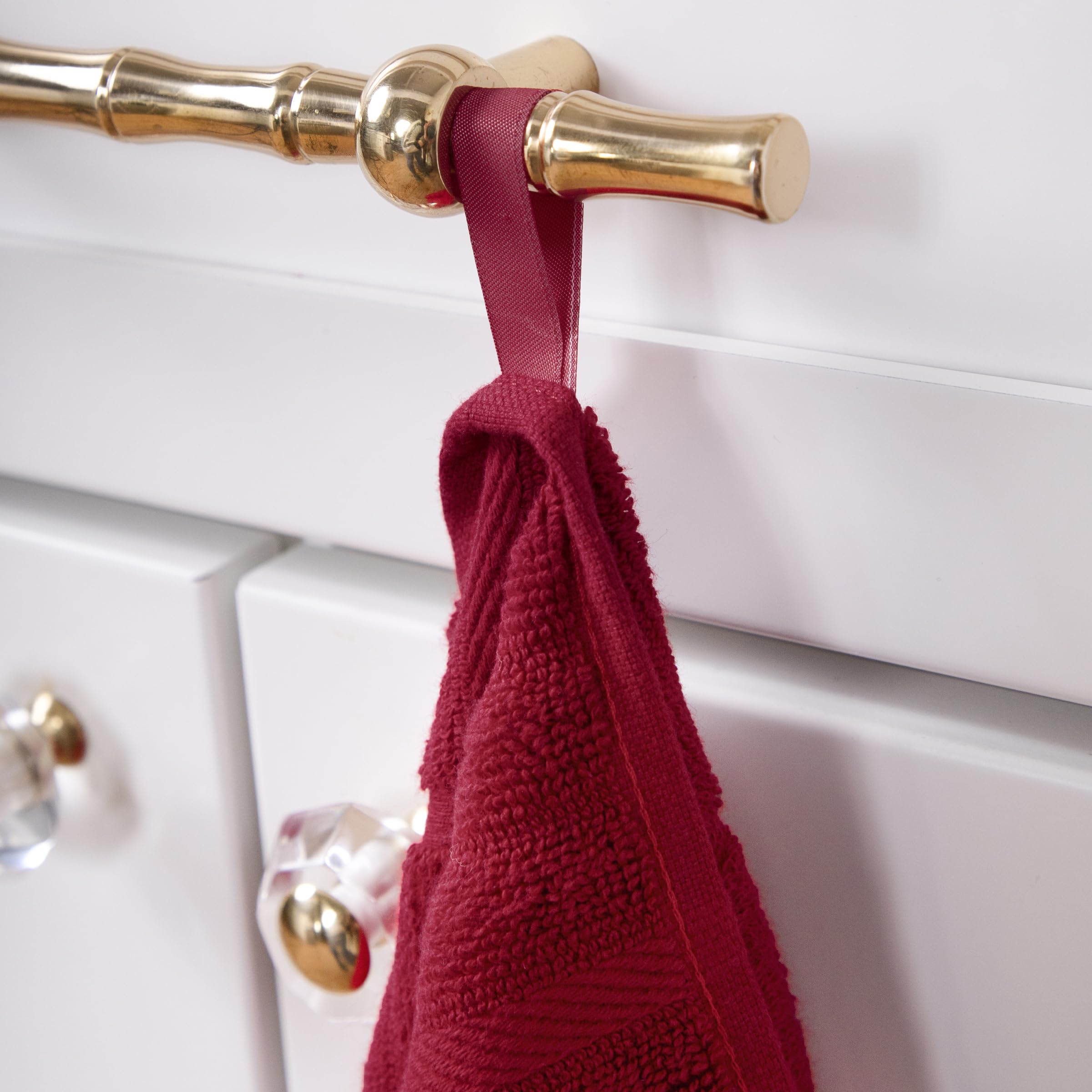 All-Clad Solid Kitchen Towel enables efficient dish drying on large surfaces.