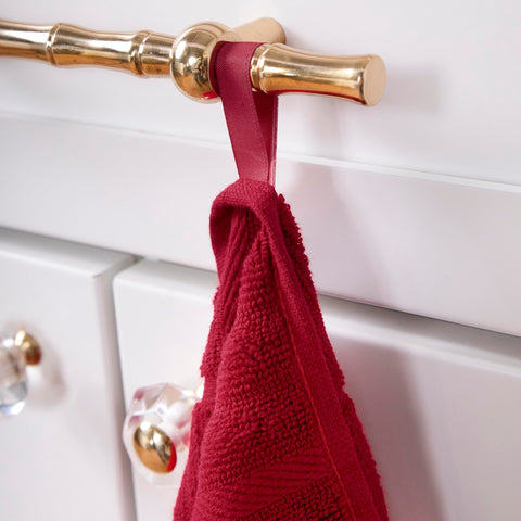 All-Clad Solid Kitchen Towel enables efficient dish drying on large surfaces.
