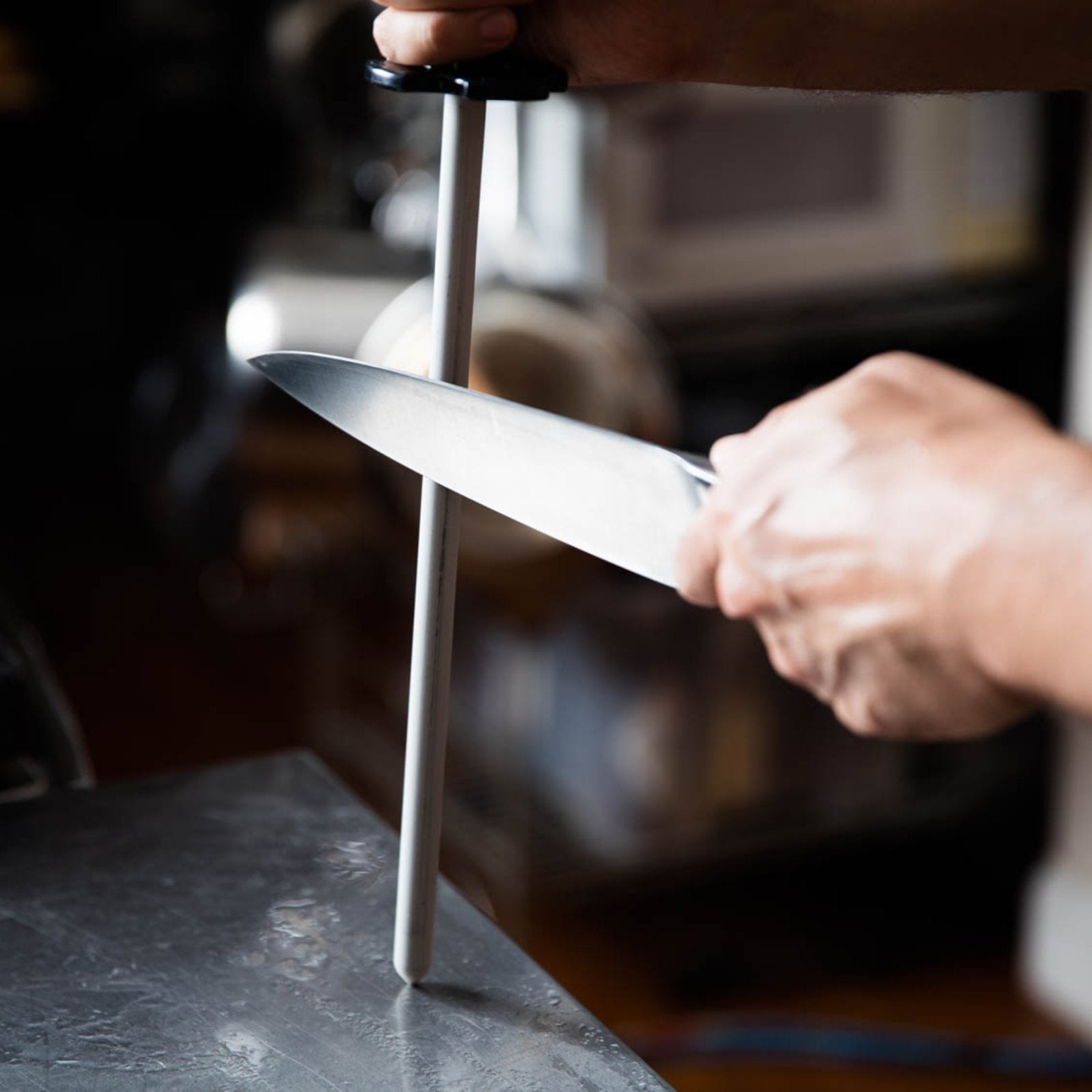 ALLWIN-HOUSEWARE W nickel-chrome plated rod ensures durable edge refinement in kitchen tasks.