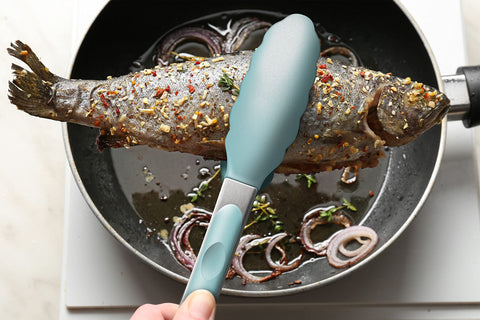 ALLWIN-HOUSEWARE W tongs ideal for kitchen and outdoor grilling tasks.