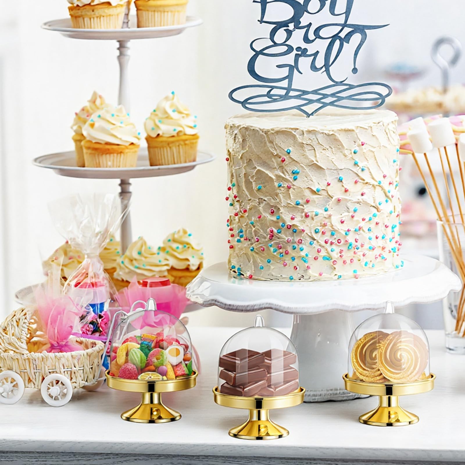 Alrhso gold dome cake stand adds a refined touch to weddings.
